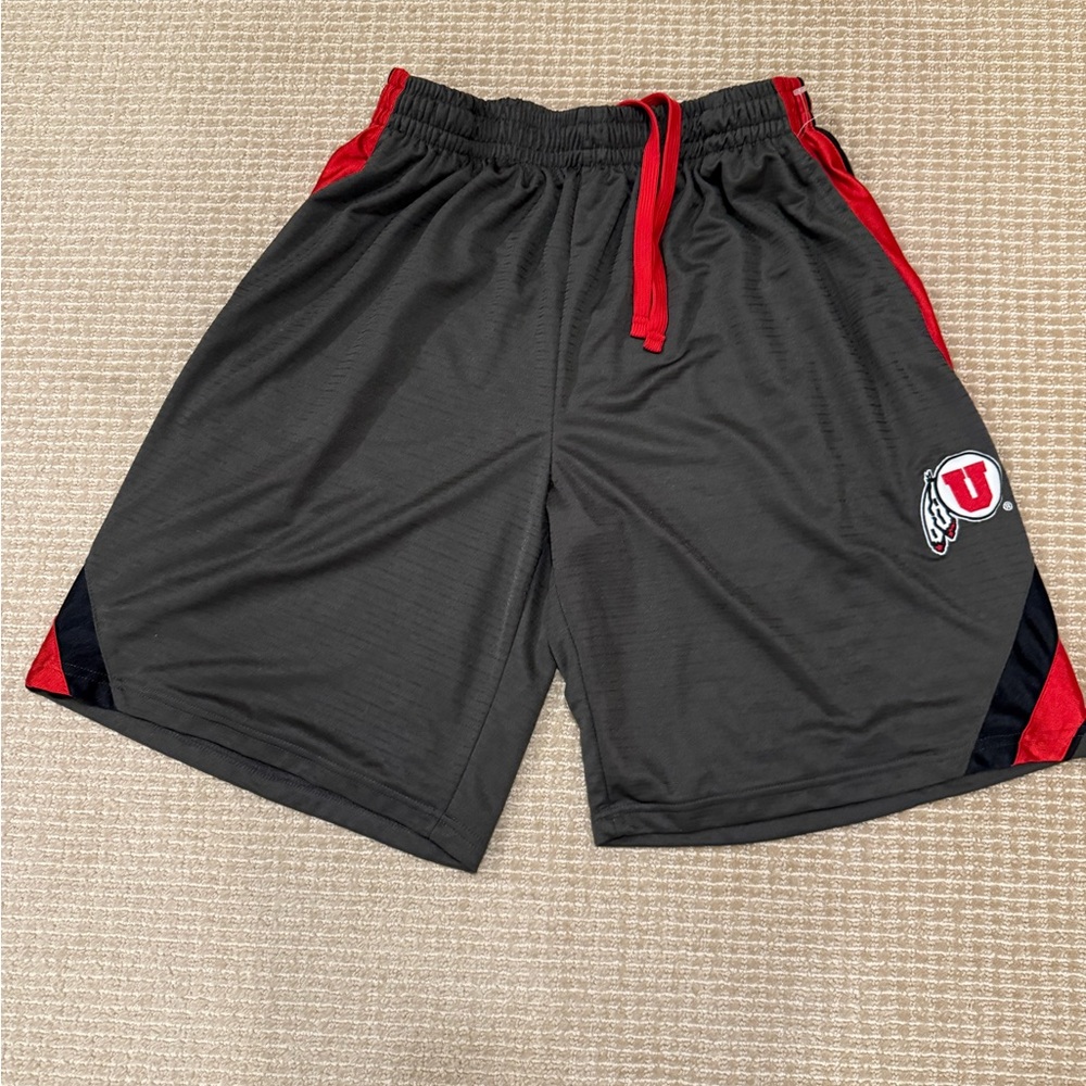 University of Utah size XL men’s vintage sports shorts made‎ by campus heritage.